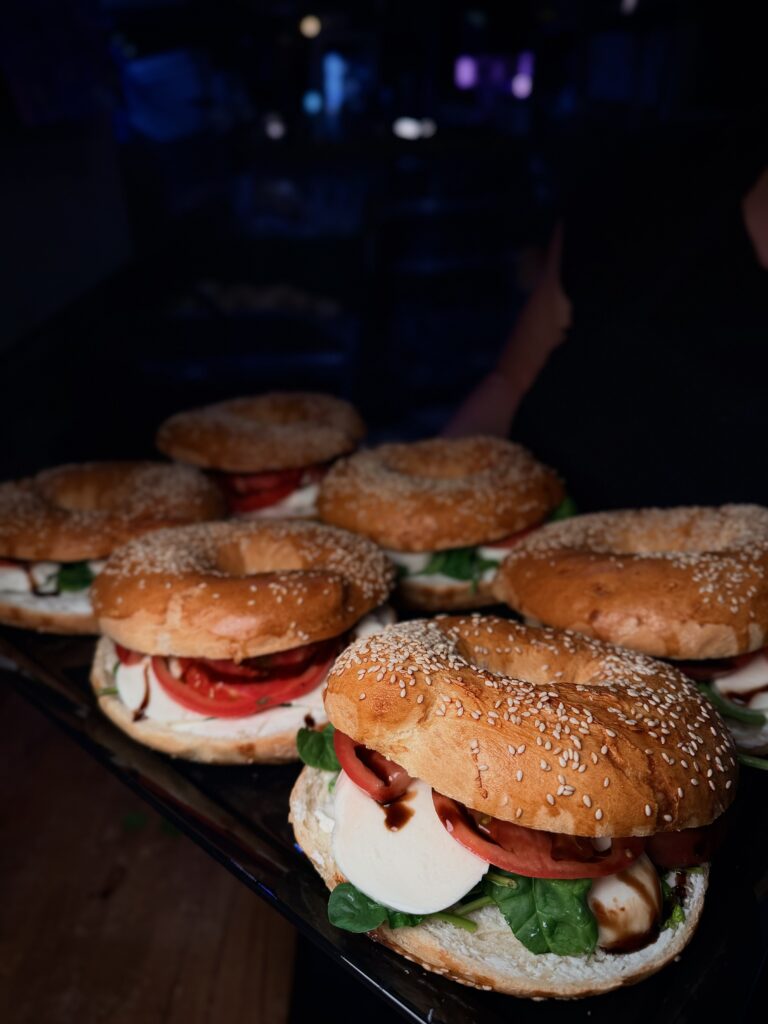 BAJGEL VEGE Z MOZZARELLA